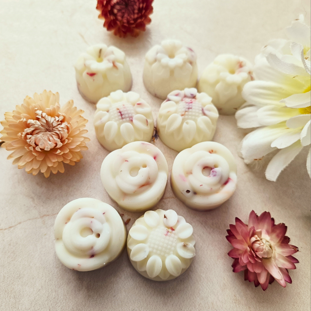9 Bliss essential oil wax melts in flower shapes