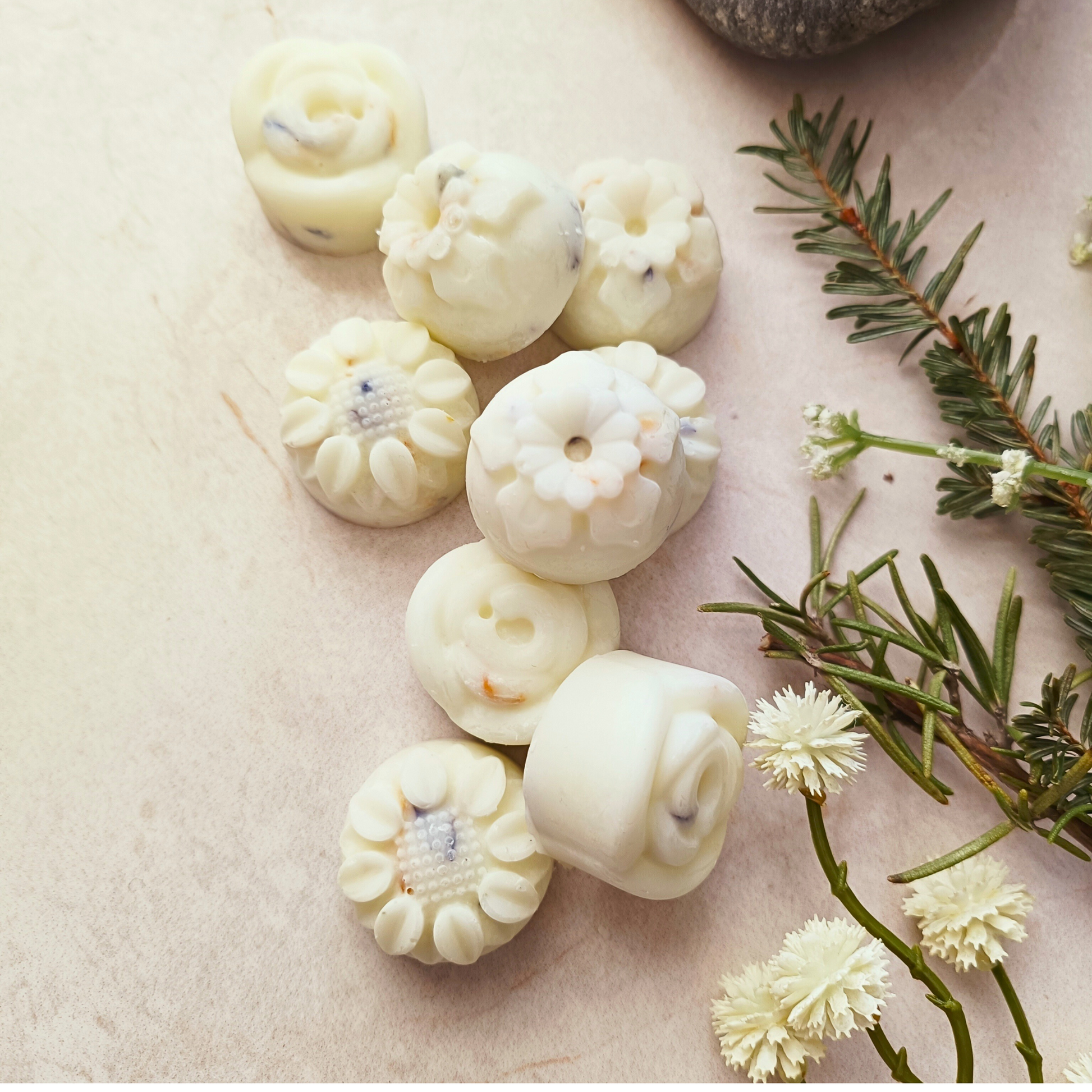 9 Enchanting essential oil wax melts in flower shapes