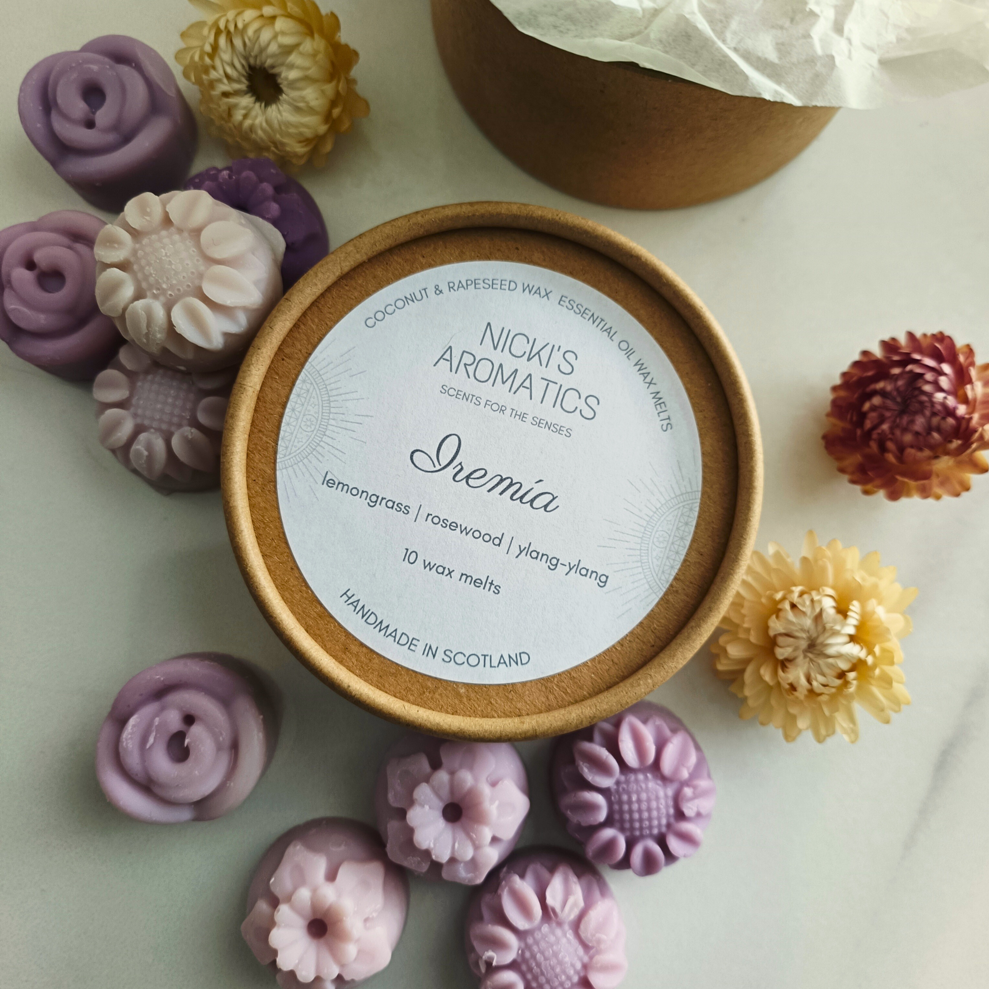 Iremia wax melts in flower-shapes round the lid of the kraft tube