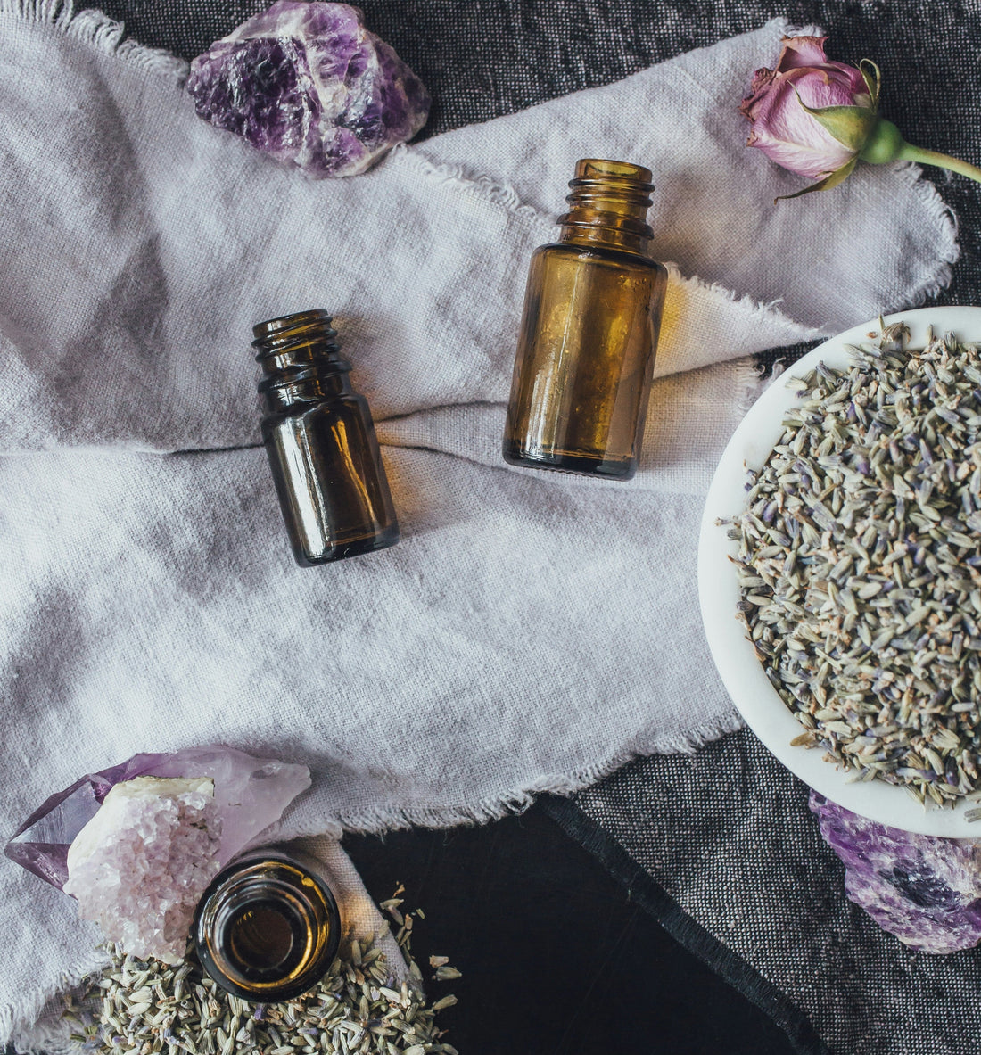 Essential Oil Candles vs Fragrance Oil Candles: What's the Difference?